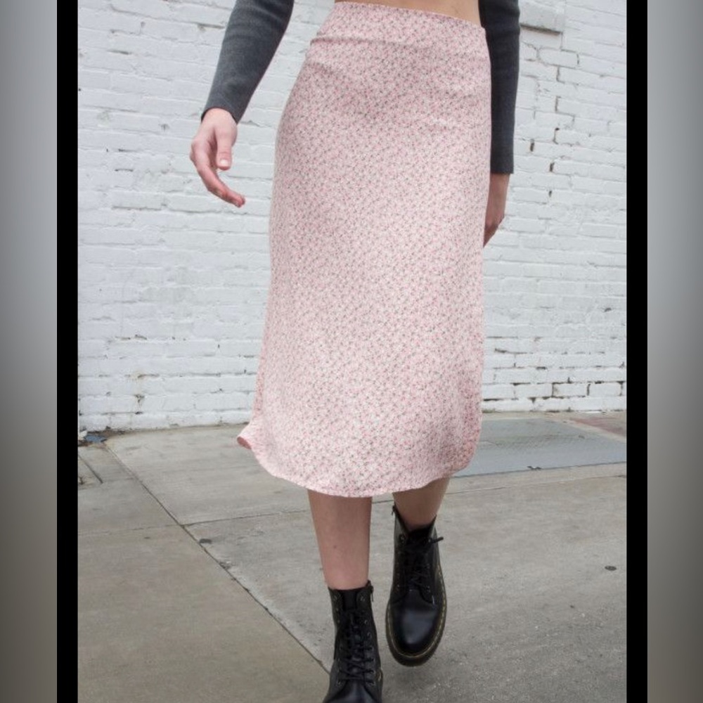 Brandy melville  phoebe skirt pink